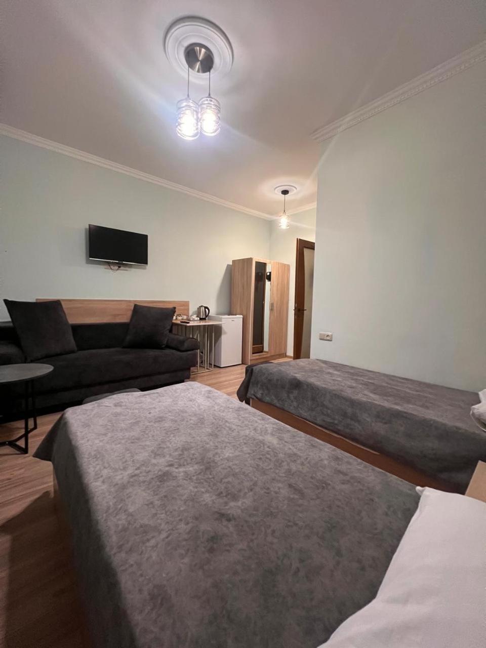 Decca Hotel Jerevan Eksteriør bilde