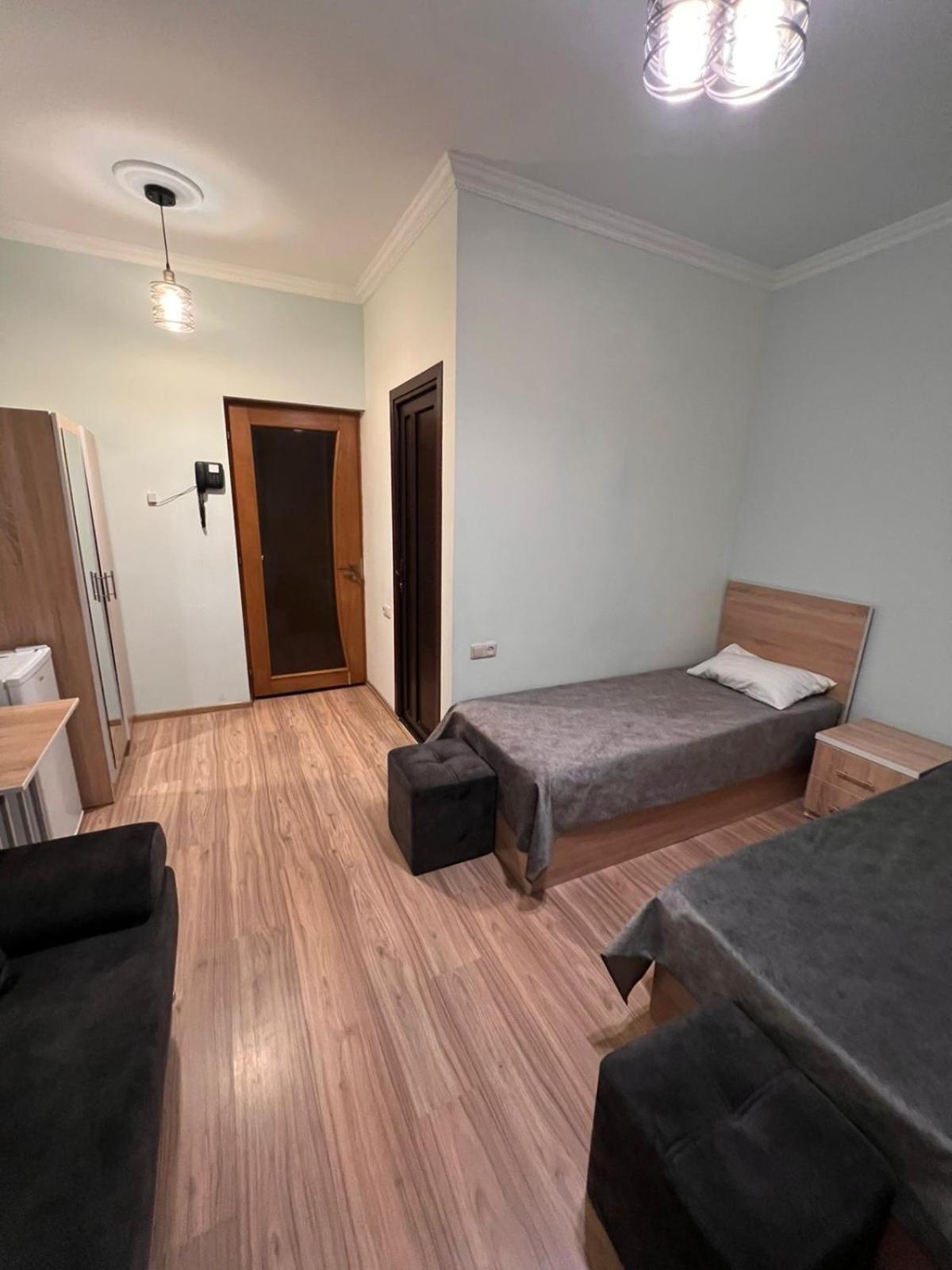 Decca Hotel Jerevan Eksteriør bilde